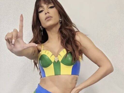 A Cantora Anitta Faz O L