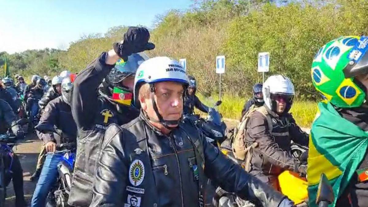 Bolsonaro E Apoiadores Fazem Grande Motociata Em Porto Alegre