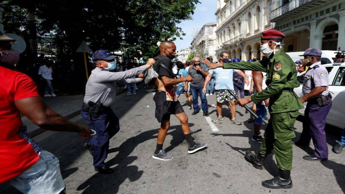 Cidadãos Fazem Protesto Em Cuba Contra Governo Comunista