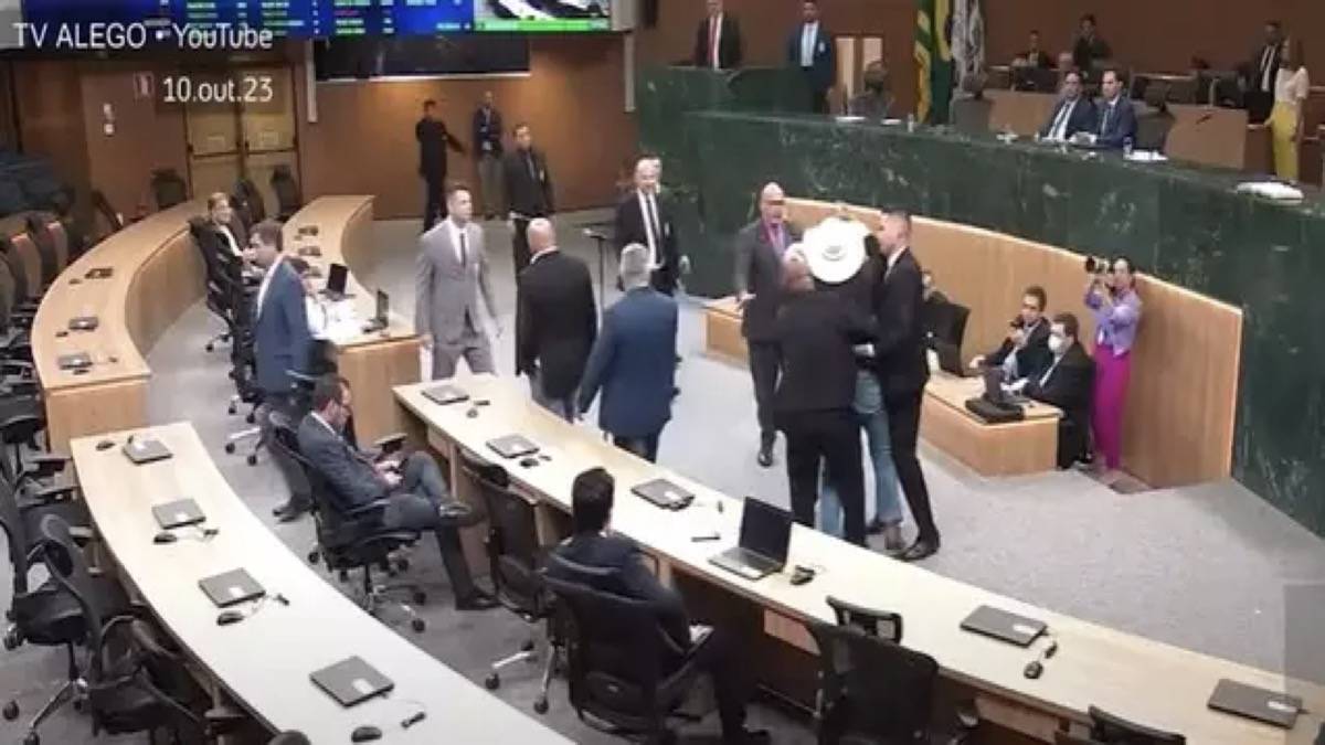 Confusão Envolveu Os Deputados Amauri Ribeiro (União Brasil) E Mauro Rubem (PT)