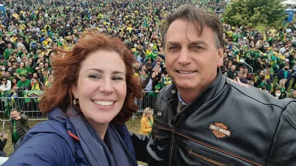 Deputada Carla Zambelli Ao Lado Do Presidente Jair Bolsonaro Em Florianópolis