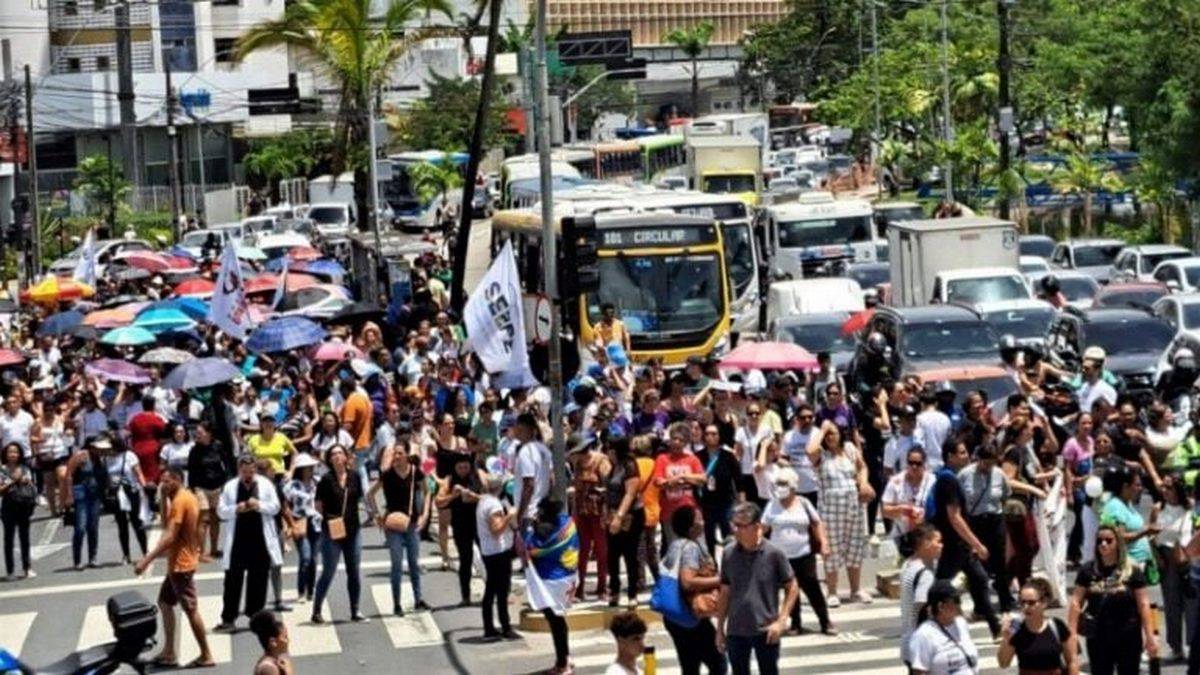 Enfermeiros Paralisaram As Ruas No Recife