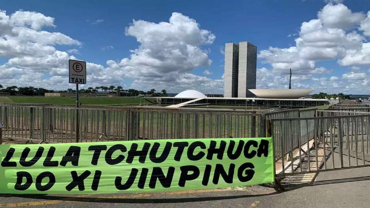 Faixa Do Movimento Democracia Sem Fronteiras, Em Brasília