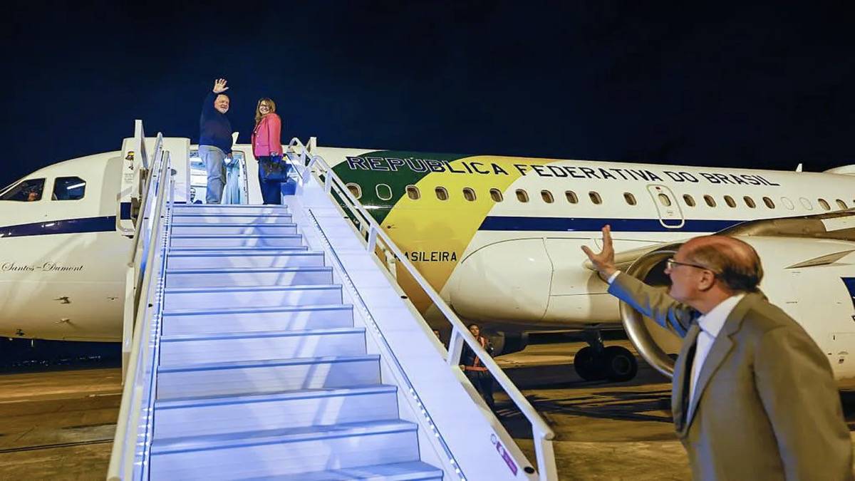 Brasília (DF) 20/04/2023 O Presidente Luiz Inácio Lula Da Silva Cumprimenta O Vice Presidente Geraldo Alckimin, Ates Do Embarque Para Viagem Aos Países Portugal E Espanha. Entre Os Temas Que Devem Ser Tratados Estão A Guerra Na Ucrânia E O Acordo Entre Mercosul E União Europeia. Foto: Ricardo Stuckert/PR