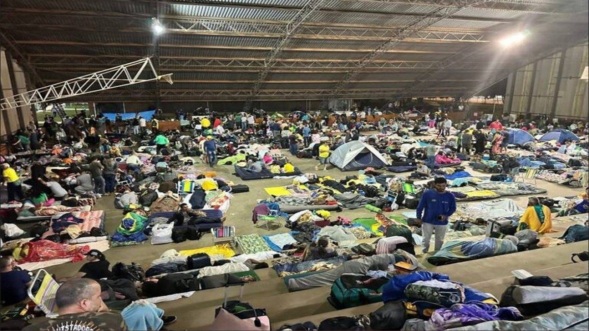 Manifestantes Acampados Estão Presos Desde A Segunda Feira 9