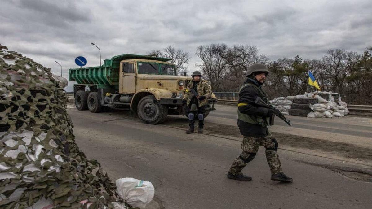 Membros Das Forças Ucranianas Em Kiev Foto EFE EPA Roman Pilipey