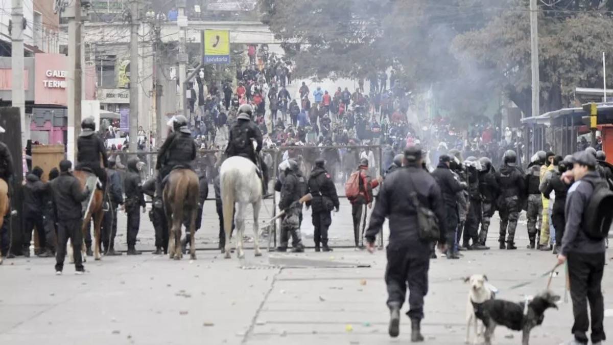 Os Protestos Começaram No Sábado 17, Quando Foram Registrados Diversos Enfrentamentos Com A Polícia