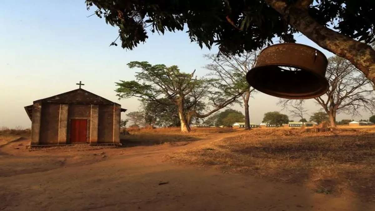 Pai Muçulmano Bate, Envenena Filha Por Colocar Fé Em Cristo