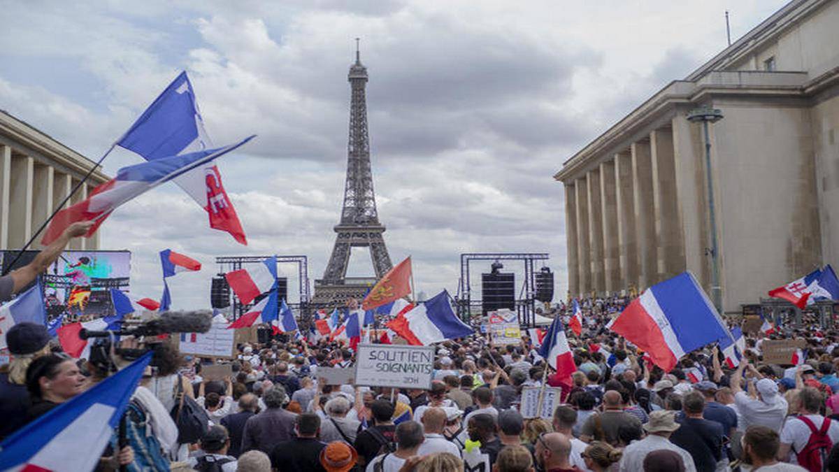 Parlamento Francês Aprova Passaporte Da COVID E Regras De Vacina, Apesar Dos Protestos