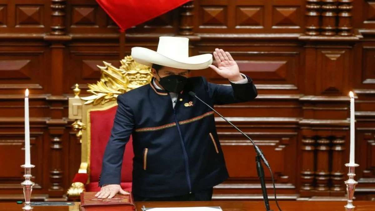 Pedro Castillo Faz Juramento Durante Posse Como Presidente Do Peru