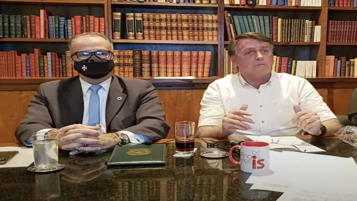 Presidente Da República, Jair Bolsonaro, Ao Lado Do Presidente Da Anvisa, Antonio Barra Torres Foto Reprodução