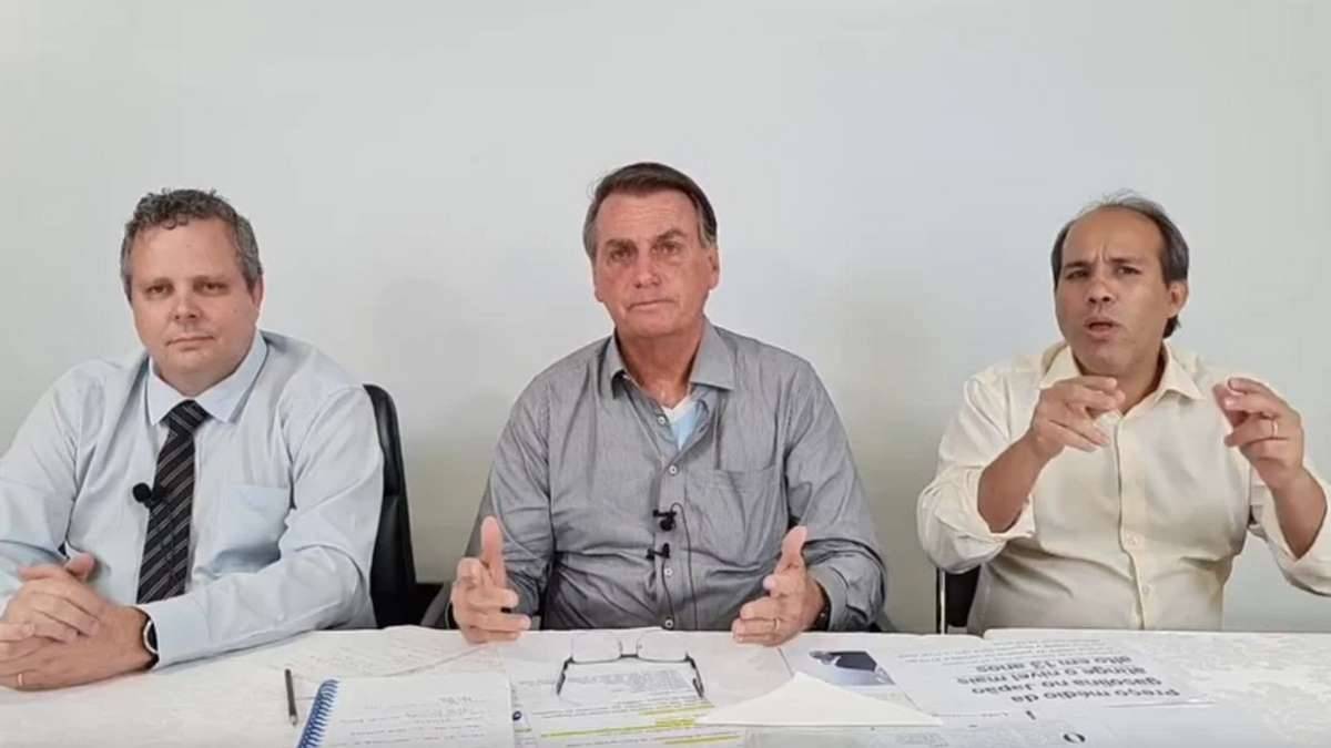 Presidente Jair Bolsonaro Em Sua Live Semanal