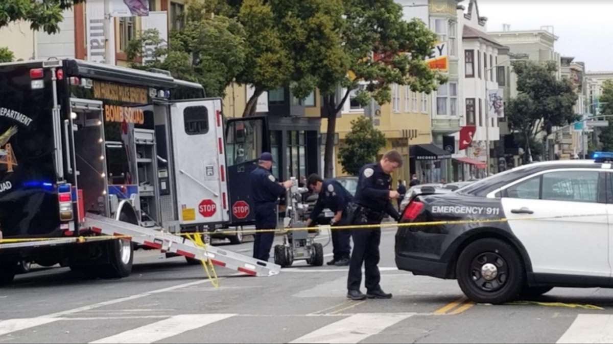 Um Robô Do Esquadrão Antibomba Do SFPD